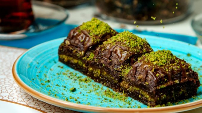 Islak Kek Tarifi ve Yapılışı Nedir?